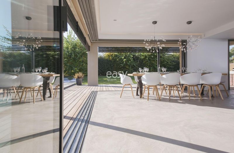 Decorative setting designed specifically for photo shoots in the city of Lyon